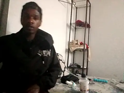 Snapshot of Puffgettingstuffed chatting on 8, 4, 2026 Puffgettingstuffed online show from 8, 4, 2026