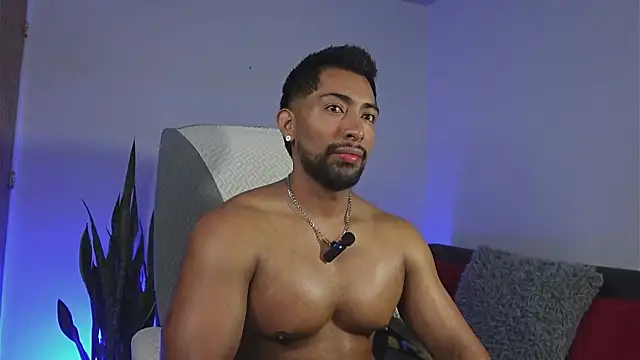 Snapshot of Couple_muscle1 chatting on 15, 6, 2026 Couple muscle1 online show from 15, 6, 2026