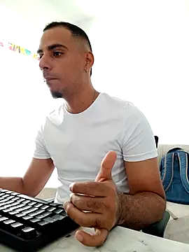 Snapshot of bonehur chatting on 27, 4, 2026 bonehur online show from 27, 4, 2026