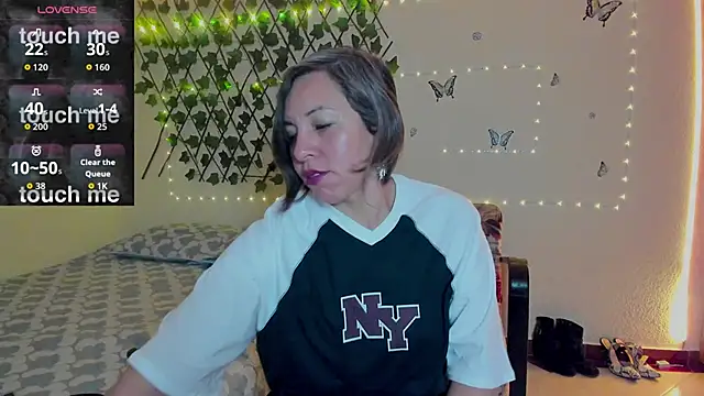 Lady breaks hearts online show from 11, 9, 2025