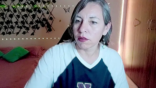 Lady breaks hearts online show from 20, 11, 2025