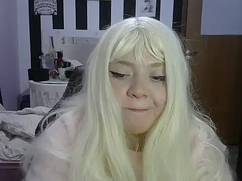 Snapshot of RuthBunny chatting on 6, 8, 2026 RuthBunny online show from 6, 8, 2026