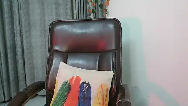 Snapshot of urvashihott chatting on 25, 1, 2025 urvashihott online show from 25, 1, 2025