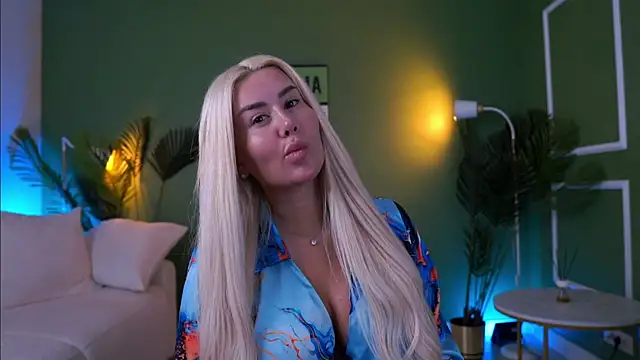 Snapshot of EvaZane chatting on 17, 5, 2026 EvaZane online show from 17, 5, 2026