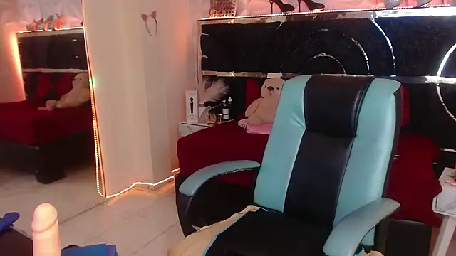 Snapshot of red_moon_2 chatting on 4, 2, 2026 red moon 2 online show from 4, 2, 2026