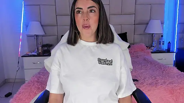 IsisLoveyes  online show from 10, 12, 2024