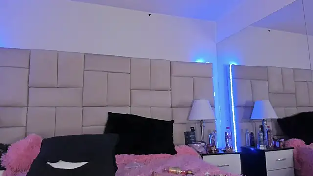 IsisLoveyes  online show from 5, 1, 2025