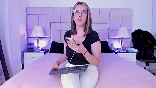 Snapshot of IsisLoveyes_ chatting on 5, 2, 2026 IsisLoveyes online show from 5, 2, 2026