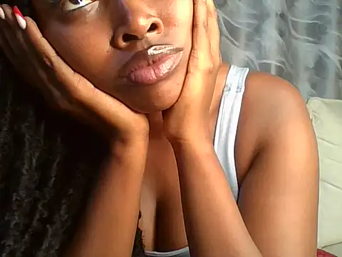 Snapshot of Chocolate_queen2 chatting on 20, 12, 2024 Chocolate queen2 online show from 20, 12, 2024