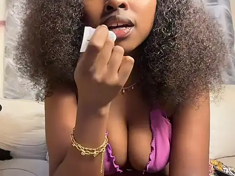 Snapshot of Chocolate_queen2 chatting on 6, 3, 2026 Chocolate queen2 online show from 6, 3, 2026