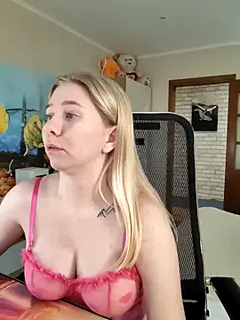 D0nna  online show from 6, 3, 2025