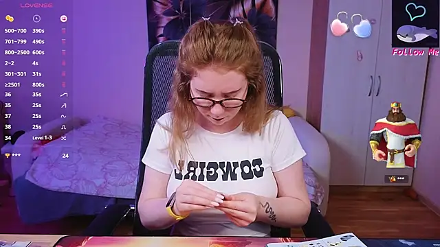 D0nna  online show from 9, 9, 2025