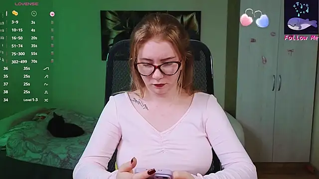 D0nna  online show from 13, 9, 2025