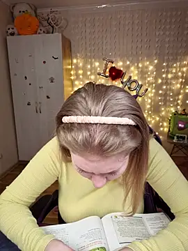 D0nna  online show from 10, 3, 2026