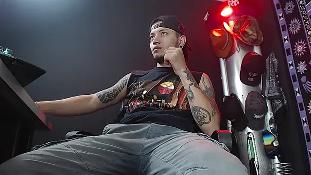 Dicaprioo  online show from 4, 3, 2025