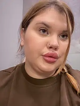 Snapshot of hi_im_Eva chatting on 5, 10, 2025 hi im Eva online show from 5, 10, 2025