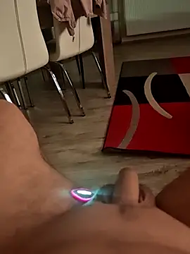 Szeltolo001 online show from 15, 4, 2026