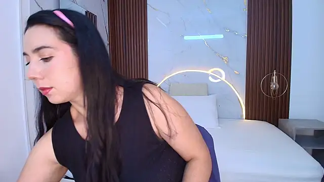 Snapshot of dahianthompson chatting on 25, 2, 2025 dahianthompson online show from 25, 2, 2025