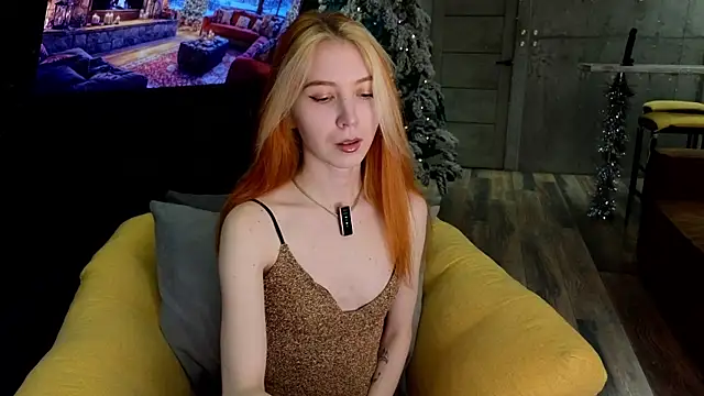 Snapshot of izi-fox chatting on 8, 12, 2024 izi-fox online show from 8, 12, 2024