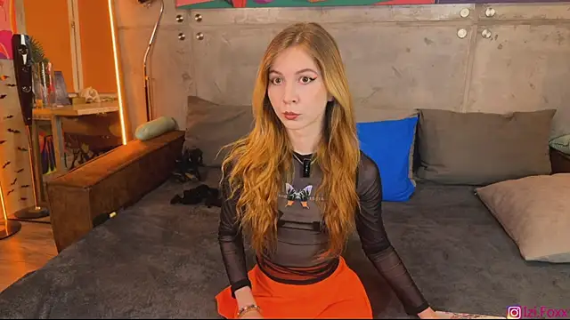 Snapshot of izi-fox chatting on 2, 10, 2025 izi-fox online show from 2, 10, 2025