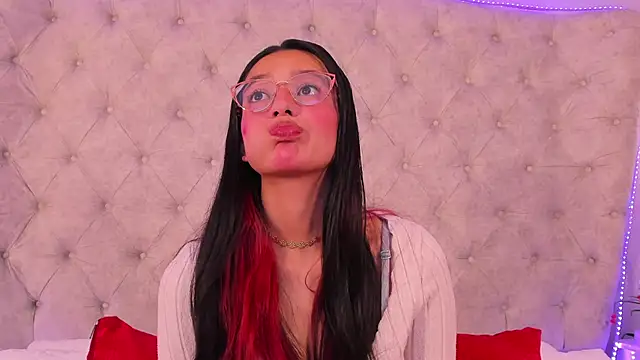 Snapshot of dafne_bss chatting on 13, 4, 2026 dafne bss online show from 13, 4, 2026