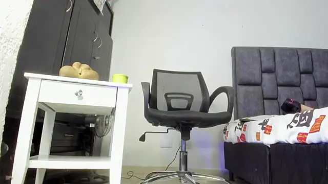 Snapshot of Sarah_Mistress_ chatting on 10, 4, 2026 Sarah Mistress online show from 10, 4, 2026