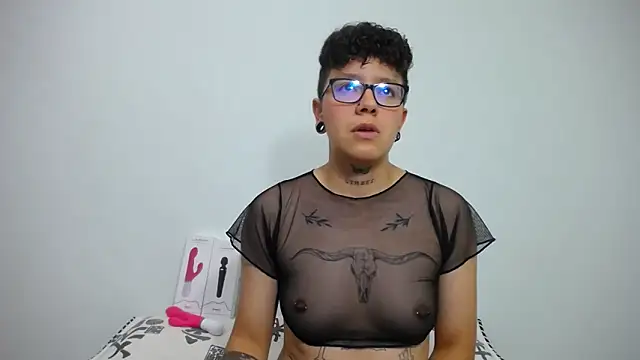 Snapshot of alex_noa chatting on 21, 2, 2025 alex noa online show from 21, 2, 2025