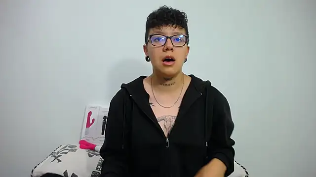 Snapshot of alex_noa chatting on 24, 2, 2025 alex noa online show from 24, 2, 2025