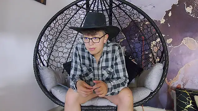 Snapshot of alex_noa chatting on 9, 10, 2025 alex noa online show from 9, 10, 2025