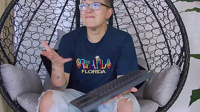 Snapshot of alex_noa chatting on 15, 10, 2025 alex noa online show from 15, 10, 2025