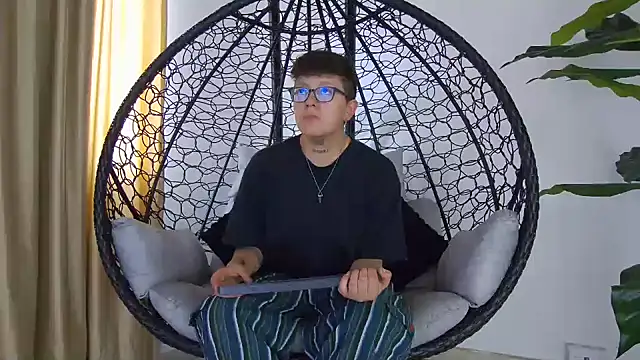 Snapshot of alex_noa chatting on 25, 10, 2025 alex noa online show from 25, 10, 2025