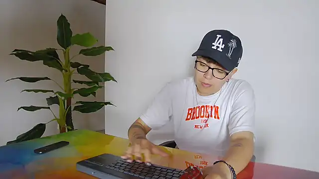 Snapshot of alex_noa chatting on 20, 11, 2025 alex noa online show from 20, 11, 2025