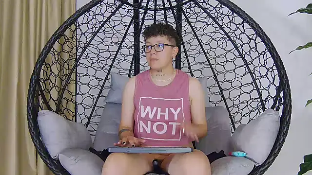 Snapshot of alex_noa chatting on 21, 11, 2025 alex noa online show from 21, 11, 2025