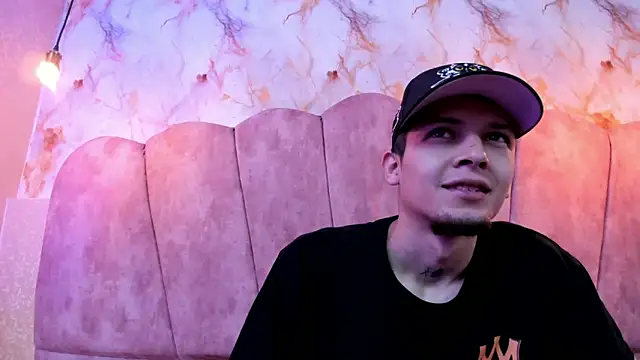 kendalltaylorr online show from 15, 10, 2025