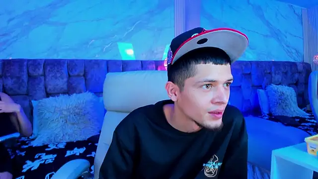 Snapshot of kendalltaylorr chatting on 8, 4, 2026 kendalltaylorr online show from 8, 4, 2026