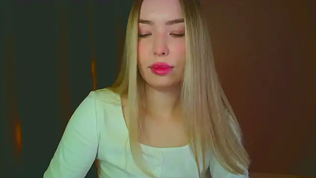 Snapshot of mia_raspberrie chatting on 7, 1, 2025 mia raspberrie online show from 7, 1, 2025