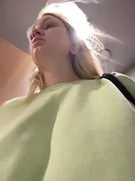 Teya moon  online show from 20, 12, 2024