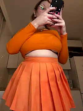 Teya moon  online show from 28, 10, 2025