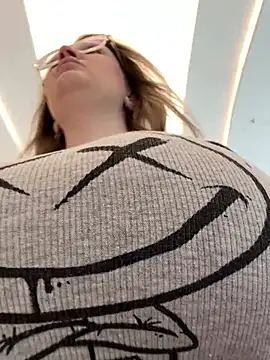 Teya moon  online show from 5, 2, 2026