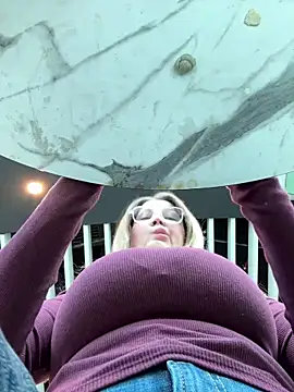 Teya moon  online show from 10, 4, 2026