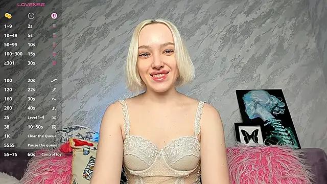 Snapshot of cheryl_mason chatting on 14, 12, 2025 cheryl mason online show from 14, 12, 2025