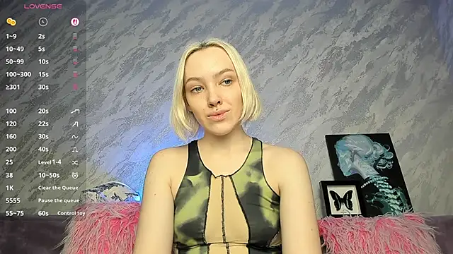 Snapshot of cheryl_mason chatting on 17, 12, 2025 cheryl mason online show from 17, 12, 2025