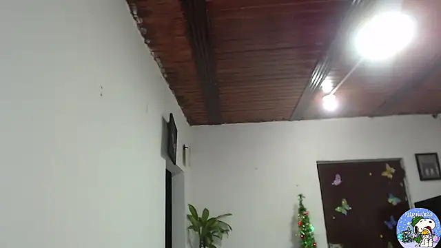 Snapshot of littleangel1_m chatting on 21, 12, 2025 littleangel1 m online show from 21, 12, 2025