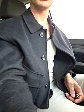 Snapshot of Zeefy chatting on 11, 4, 2026 Zeefy online show from 11, 4, 2026