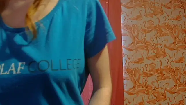 strawberrysmoothie online show from 25, 12, 2024