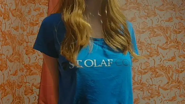 strawberrysmoothie online show from 30, 1, 2025