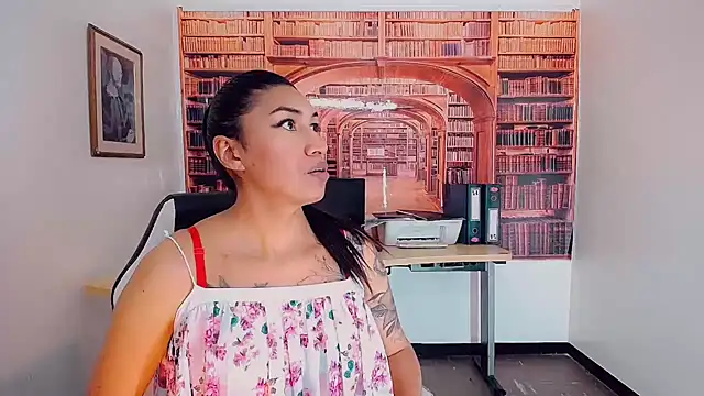 khiara moretti online show from 5, 2, 2025