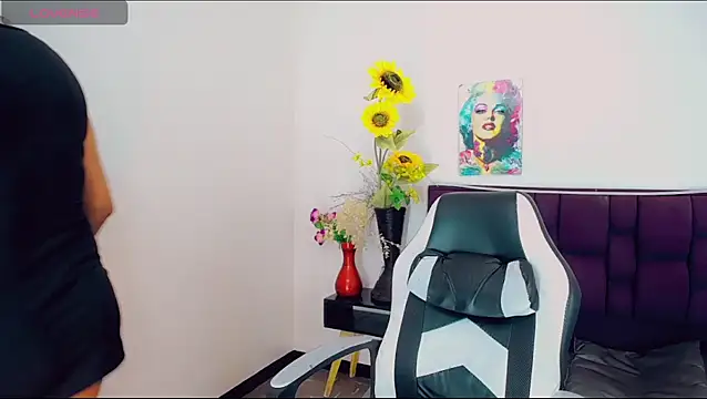 khiara moretti online show from 20, 3, 2025