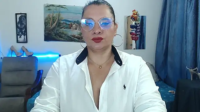 Snapshot of Aleja_Gonzales chatting on 10, 1, 2026 Aleja Gonzales online show from 10, 1, 2026