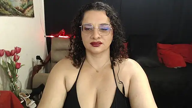 Snapshot of Aleja_Gonzales chatting on 5, 3, 2026 Aleja Gonzales online show from 5, 3, 2026